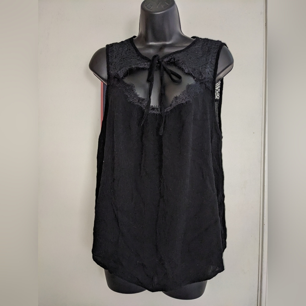 Forever 21 laceneck Black Flower blouse